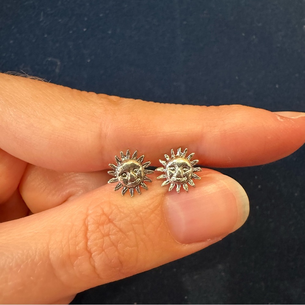 Vintage sterling silver smiling sunburst post back earrings